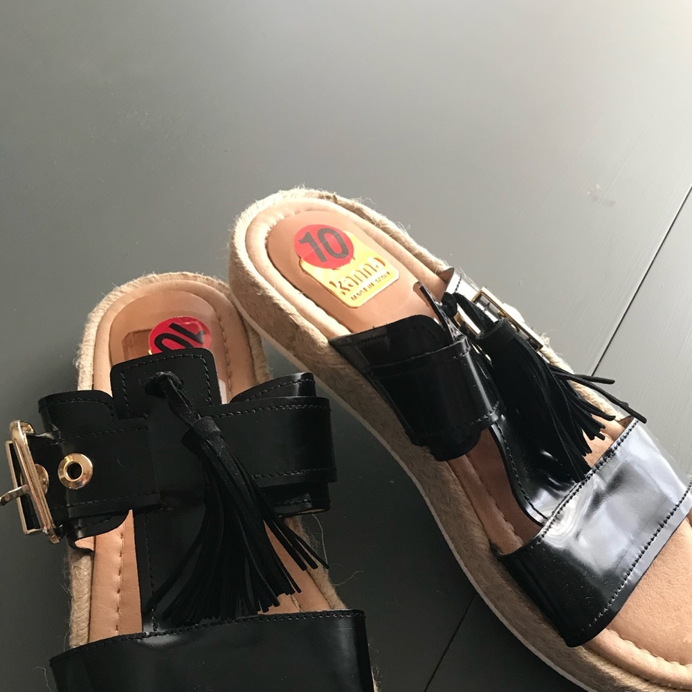 Kanna Sandals Size 10
